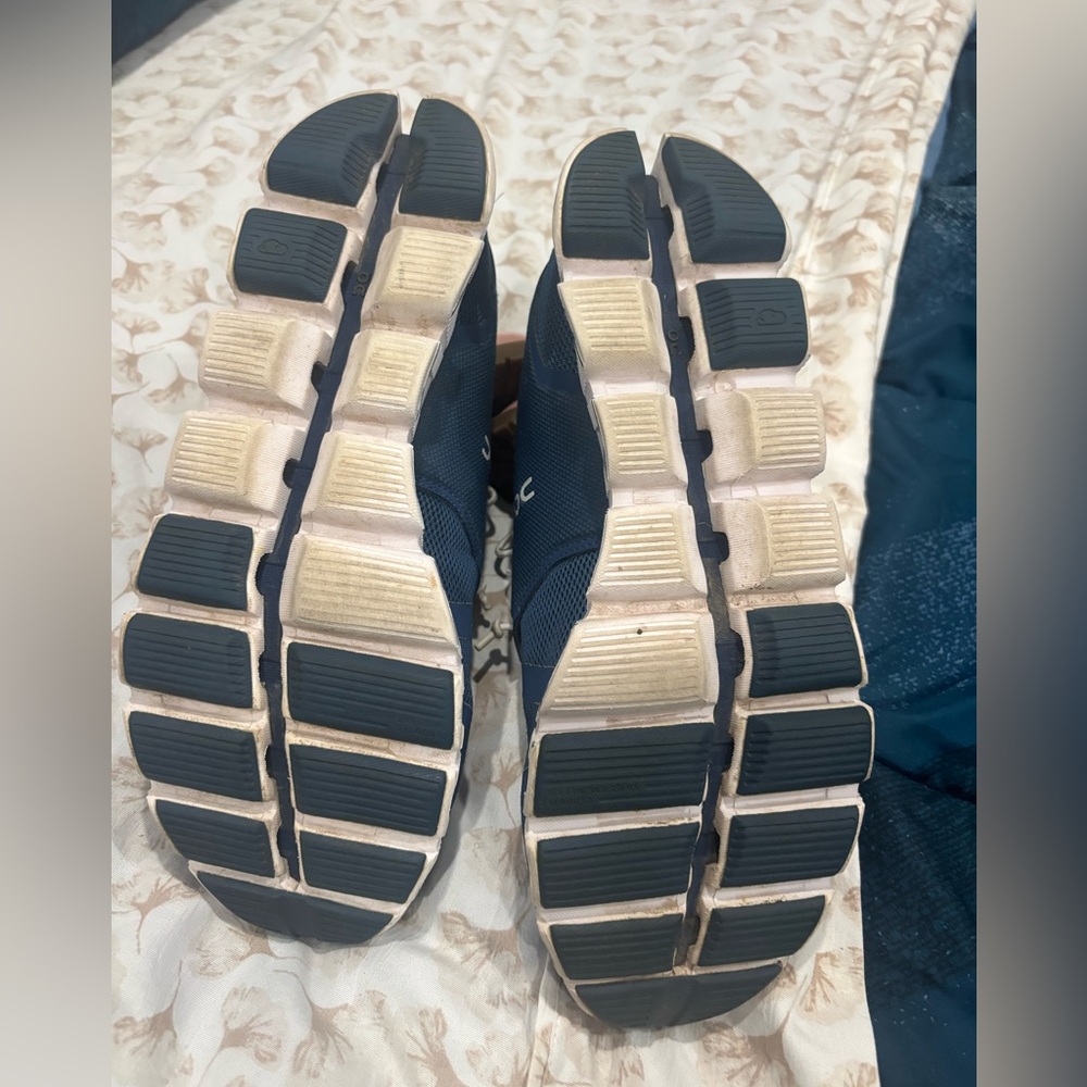 On Running women  Navy and White Athletic Shoes - Picture 4 of 6